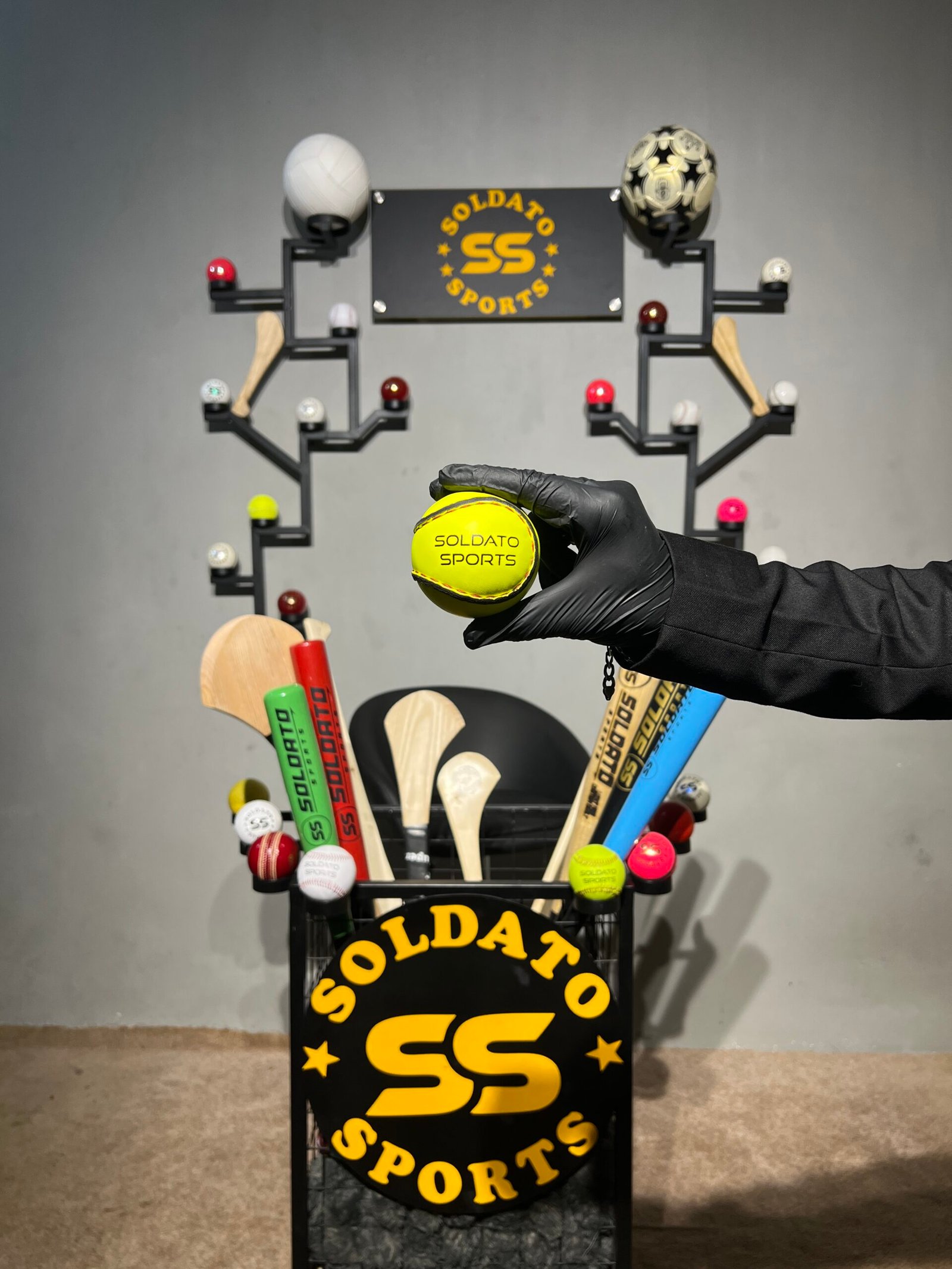 IMG_5302.JPG match grade leather hurling sliotar